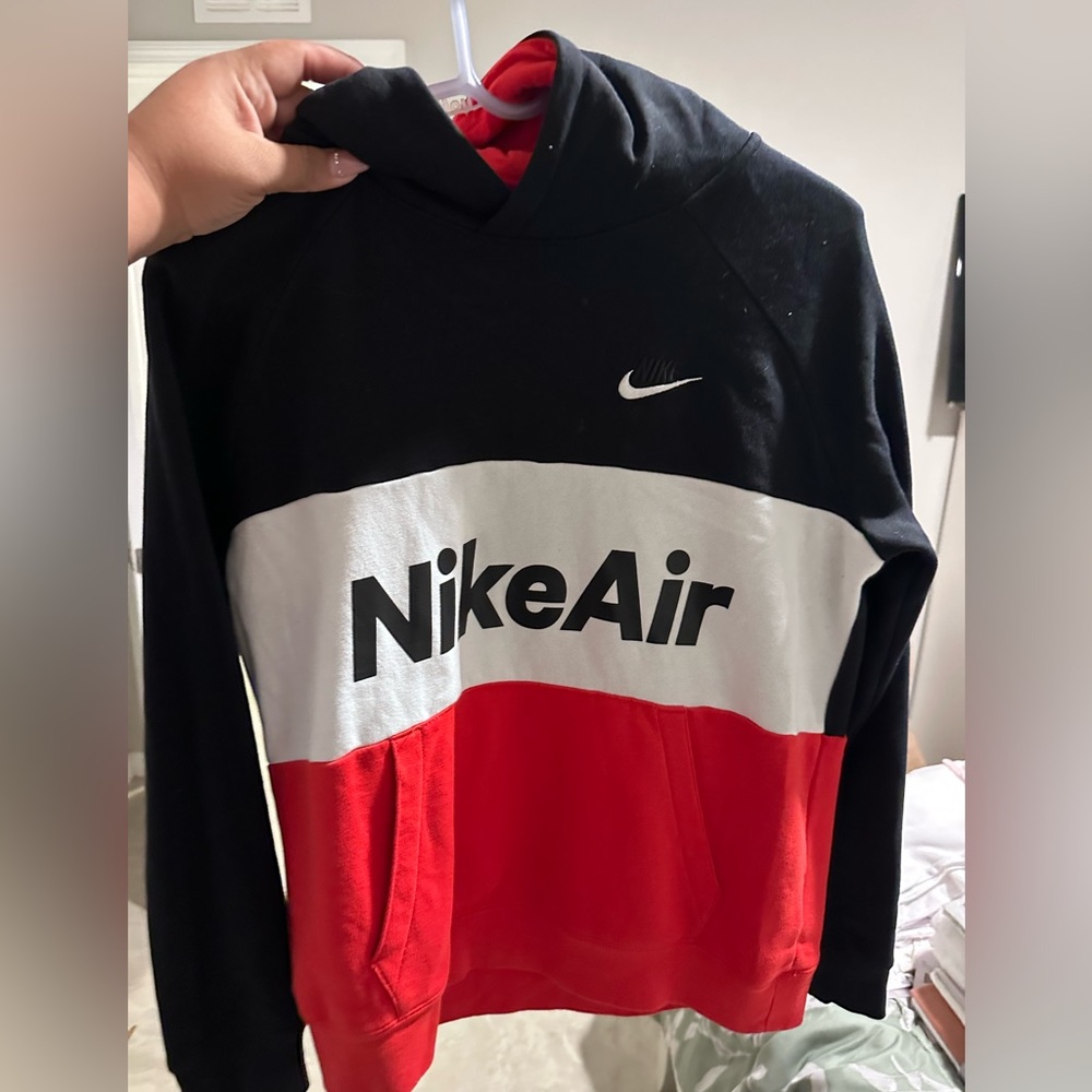 Black wire red Nike sweater size XL kids